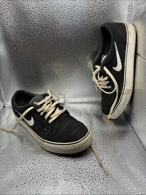 Nike Black and White Kids Low-Top Canvas Sneakers